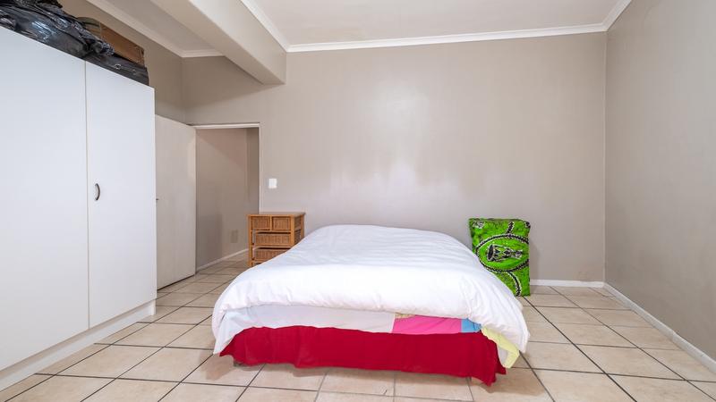 6 Bedroom Property for Sale in Kensington Western Cape